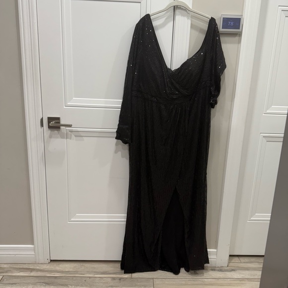 Elegant Black Maxi Dress - Picture 1 of 17
